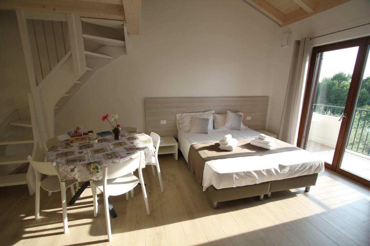 La Casa Bianca Loc.Turistica Apartment Peschiera del Garda Exterior photo
